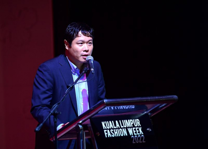 android, isuzu d-max x-terrain struts the runway of 2022 kl fashion week as the official vehicle sponsor
