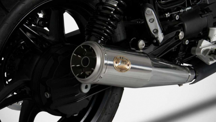 check out this sweet zard exhaust for the moto guzzi v7