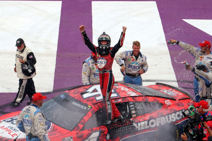 nasacr michigan results: kevin harvick punches his ticket to nascar’s playoffs