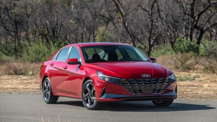 why is the hyundai elantra recommended by consumer reports?