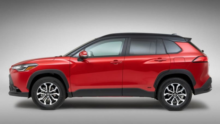toyota's next hybrid suv shapes up: 2023 toyota corolla cross engines and other specs locked for australia as it takes aim at the nissan qashqai, kia seltos, mazda cx-30, mg hs and mitsubishi eclipse cross phev