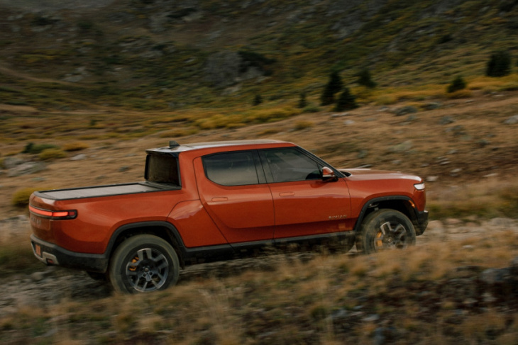 is the rivian r1t a midsize truck?