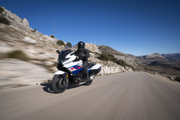 2022 bmw k 1600 is the super cruiser that thinks it’s a sport bike