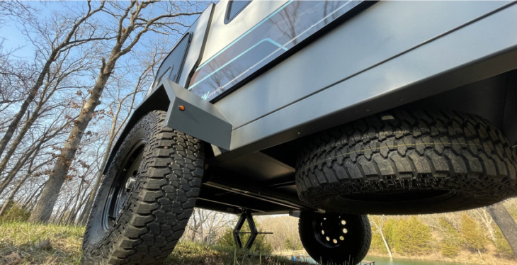 the campinawe off-road camping trailer has everything you need, including a yeti cooler