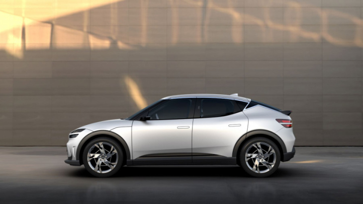 4 advantages the 2023 genesis gv60 has over the volvo xc40 recharge