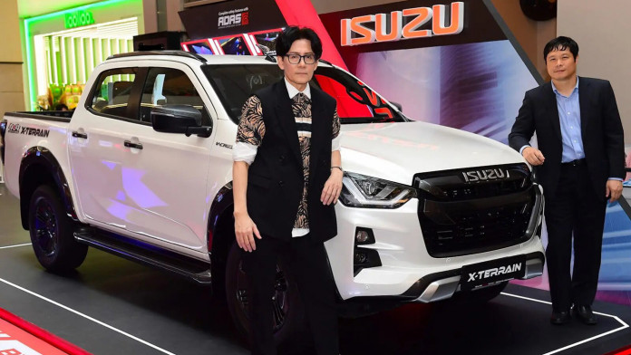 android, isuzu d-max x-terrain styles up for 2022 kl fashion week