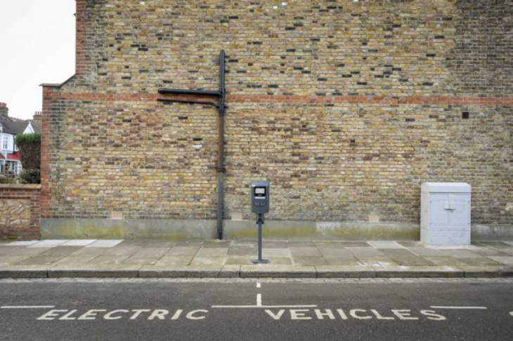 report highlights lack of local authority ev infrastructure staff