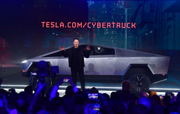 elon musk confirms tesla semi truck release this year, cybertruck for next year