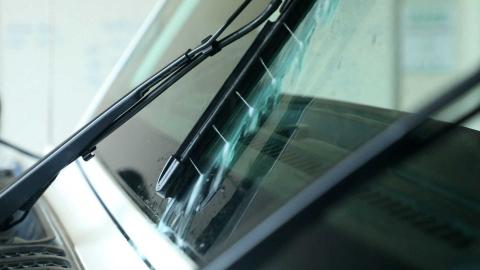 jeep debuts $140 wipers; cleans windshield in a single swipe
