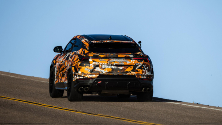 there’s a new lamborghini urus coming, and it is already a pikes peak record holder