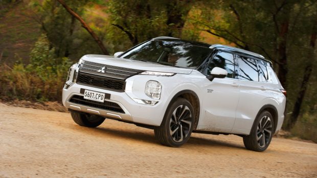 android, mitsubishi outlander plug-in hybrid 2022 review