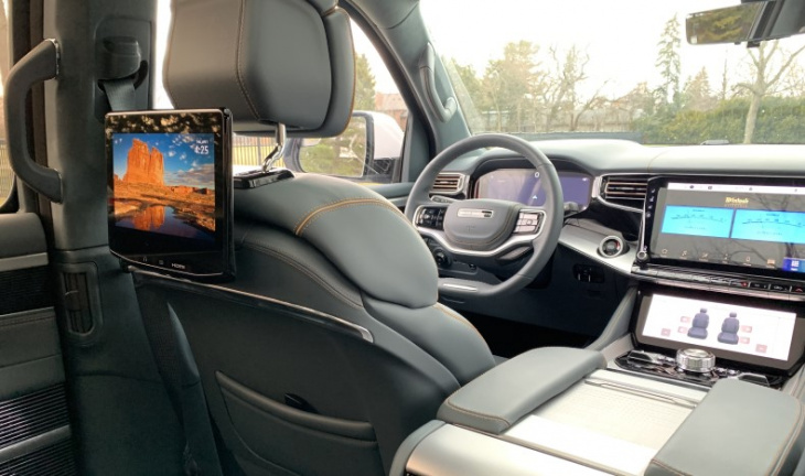 2022 wards 10 best interiors & ux winner: jeep grand wagoneer
