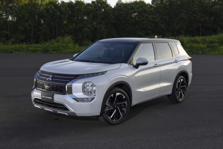 2023 mitsubishi outlander phev to arrive in canada this november