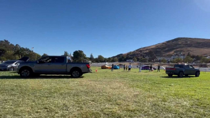 watch this tug of war battle between ford f-150 lightning and rivian r1t