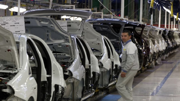 stellantis' production in italy cut by up to 220,000 vehicles