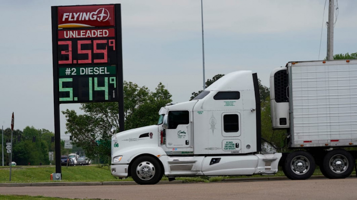 diesel prices hit record high, snarling shipping and logistics