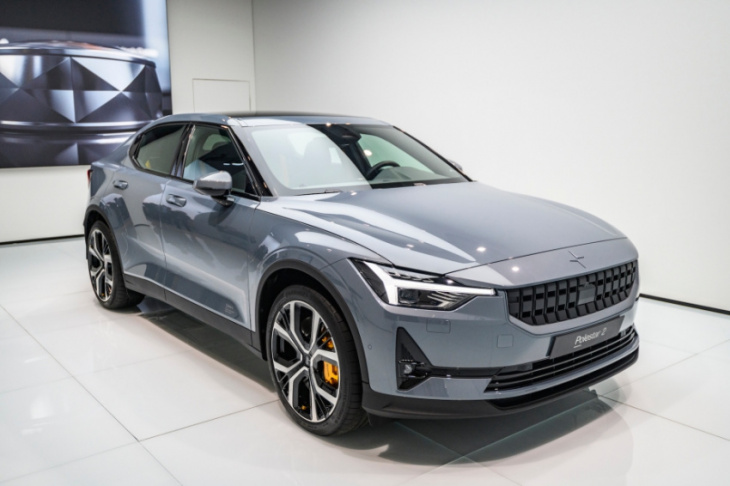 the 2022 polestar 2 has 4 advantages over the volvo xc40 recharge