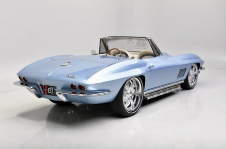 longtime builder cranks out a near-perfect 1967 corvette restomod