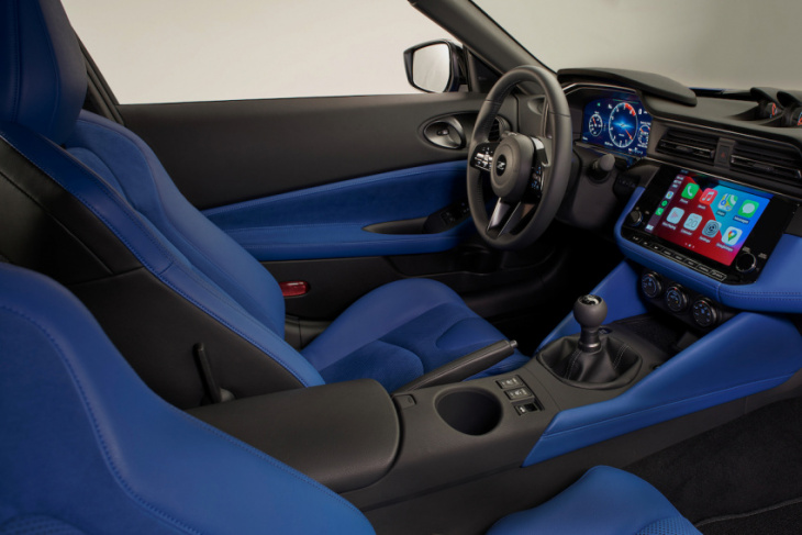 android, does the 2023 nissan z have apple carplay?