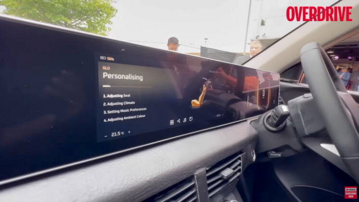mahindra xuv700 electric suv revealed – full dashboard touchscreen
