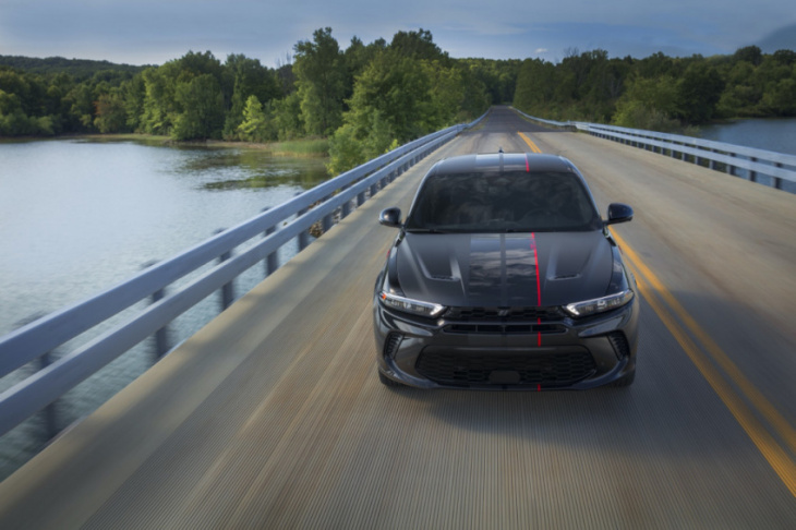 android, preview: 2023 dodge hornet brings charger, challenger influences to small crossover segment