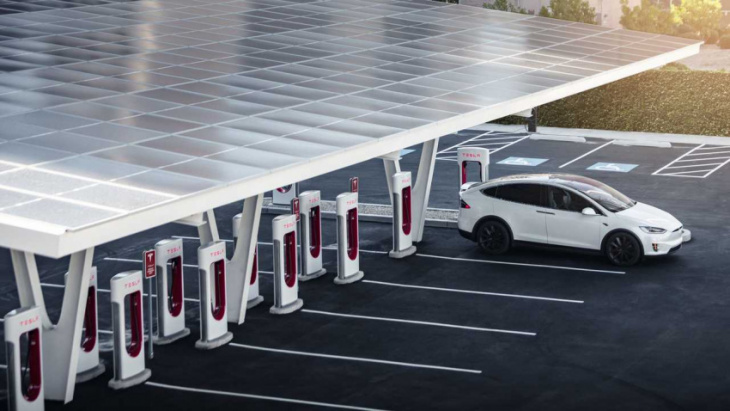 tesla briefly launches supercharger program in us for non-tesla evs