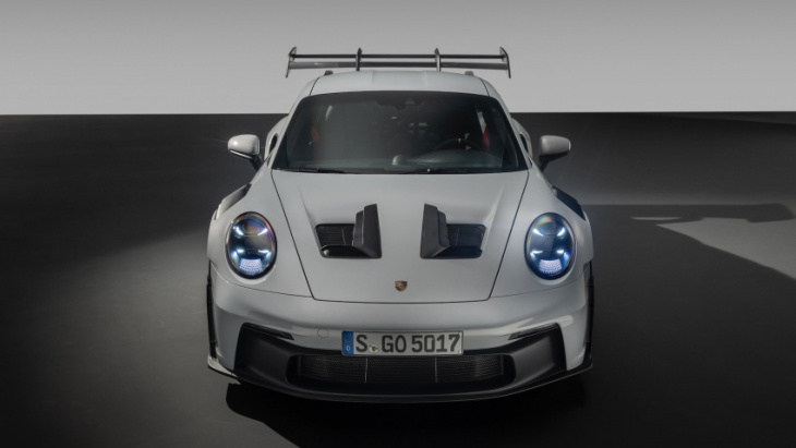this is the new porsche 911 gt3 rs and it's pretty much a race car now