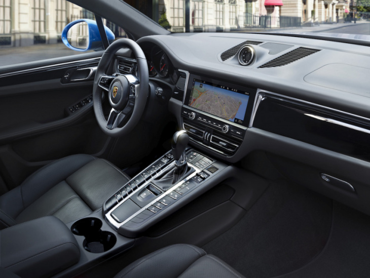 android, does the 2023 porsche macan have apple carplay?