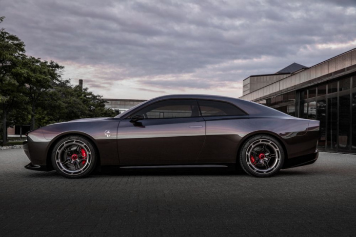 dodge charger daytona srt concept: american muscle in the ev era