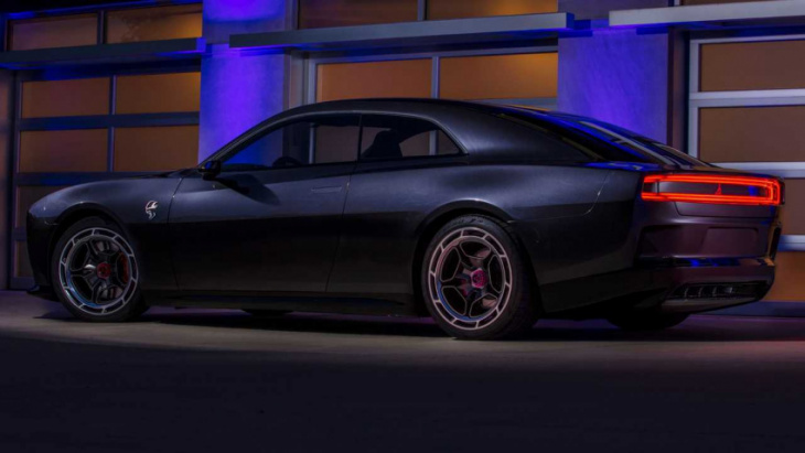 here's what the dodge charger daytona srt ev concept sounds like