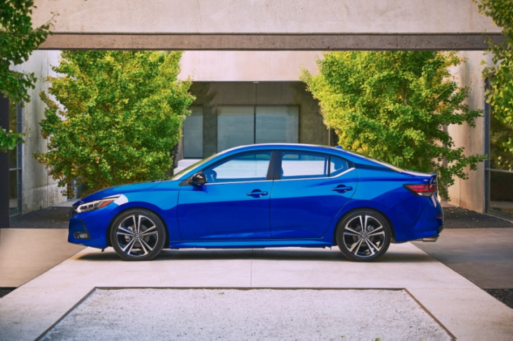 2022 toyota corolla vs. 2022 nissan sentra: which sedan is more fuel efficient?