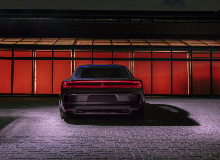 dodge flexes electrified muscle with charger daytona srt concept