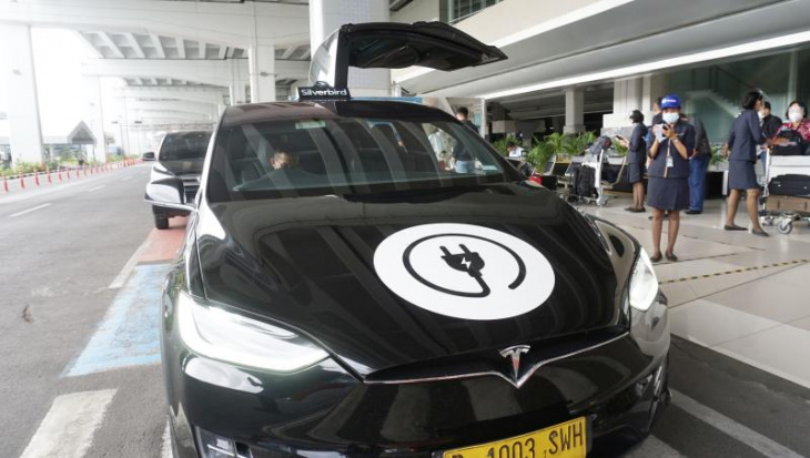 indonesia president wants tesla to make evs in country