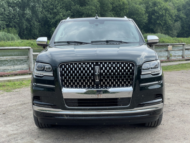 2022 lincoln navigator review: modern american luxury done well