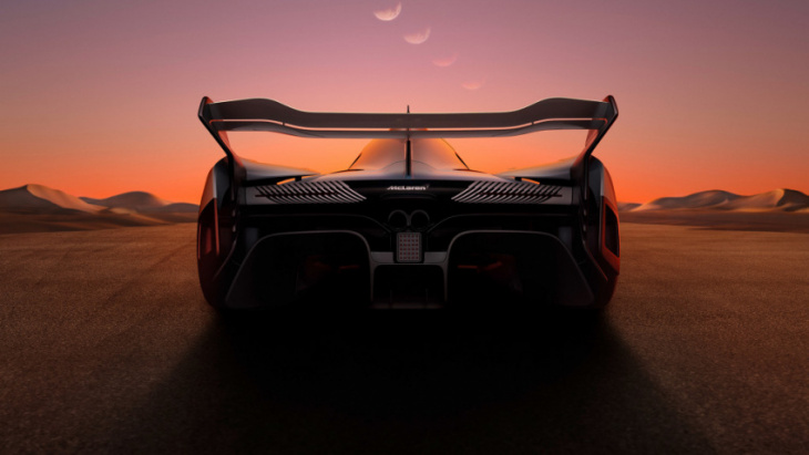 mclaren solus gt arrives as v-10 track car with video game looks