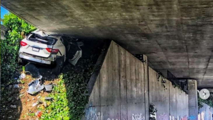man wedges maserati under highway while running from the cops