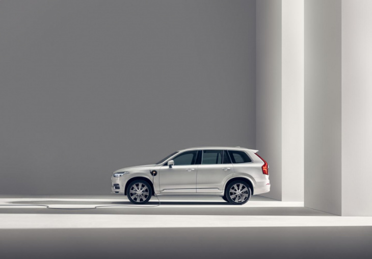 volvo's new recharge plug-in hybrid powertrain upgraded