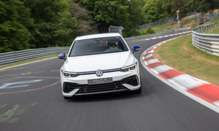 watch: golf r “20 years” becomes the fastest of its kind to lap the ring
