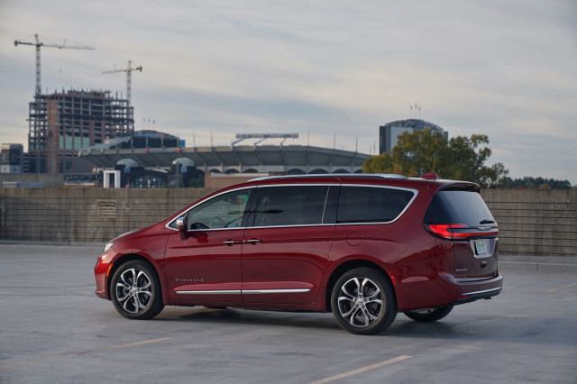 amazon, android, chrysler pacifica vs toyota sienna: compare minivans