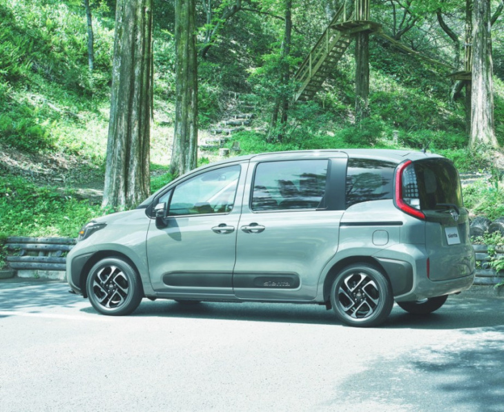 what’s a toyota sienta?