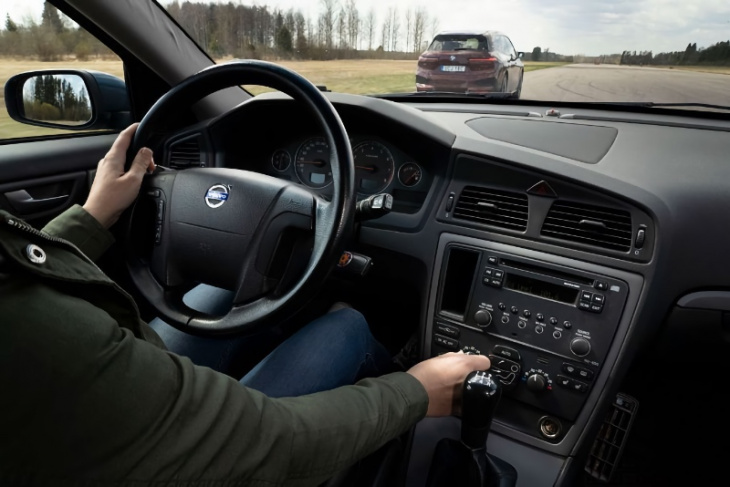 test confirms what we already knew, physical buttons in cars are better than touchscreens