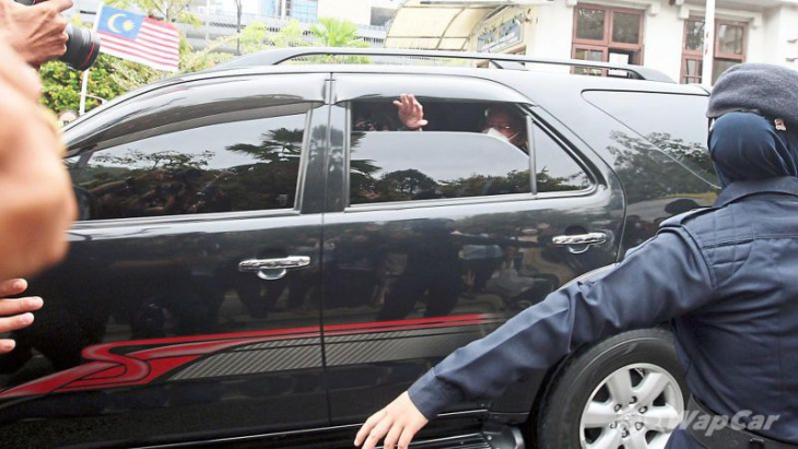 lawyer explains why najib is still travelling in a volvo xc90, toyota fortuner, but not a prison van