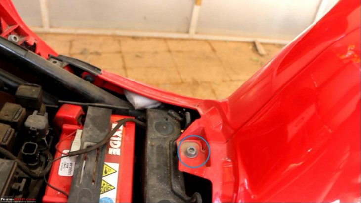 how to, tvs apache rr 310 air filter change: how to replace it yourself