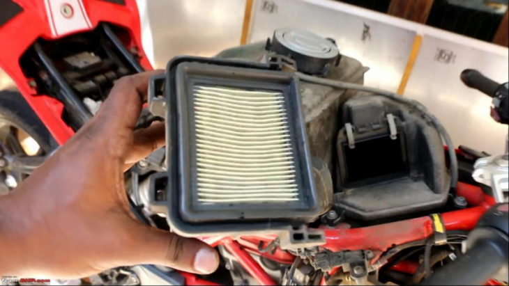 how to, tvs apache rr 310 air filter change: how to replace it yourself