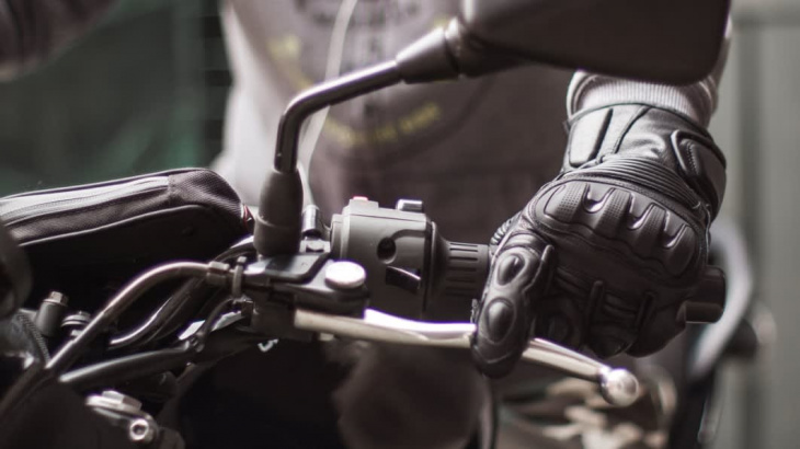 amazon, keep your hands safe while riding with the best motorcycle gloves