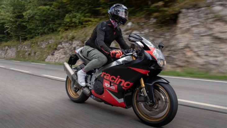 french blogger dresses aprilia rsv4 up as rs250 two-stroke
