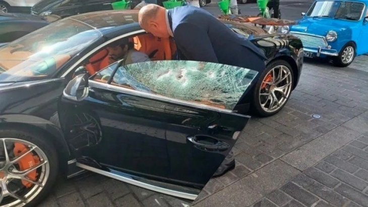 thieves on scooters attack $4.8 million bugatti in traffic