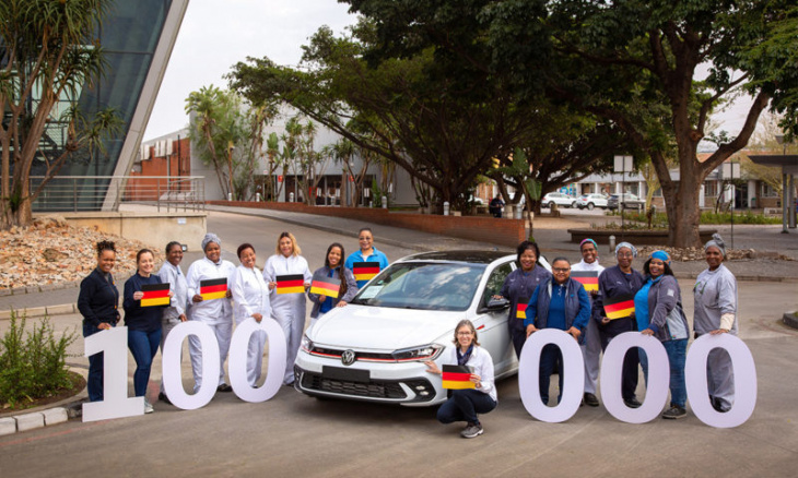 vw sa rolls 100 000th facelifted polo off of the kariega production line
