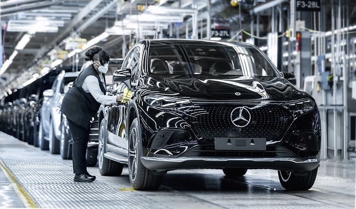 mercedes-benz begins us production of eqs all-electric luxury suv