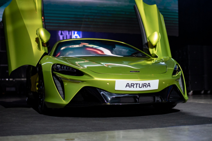 mclaren artura supercar marks new chapter in tech and performance… and we promise it’s quite a green car